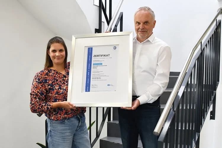POLYCLEAN freut sich über ISO 9001 und ISO 14001 Zertifizierung