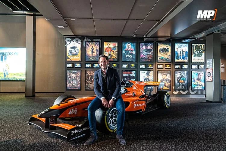 Buttonboss/Kingcap offiziell Headwear Partner von MP Motorsport