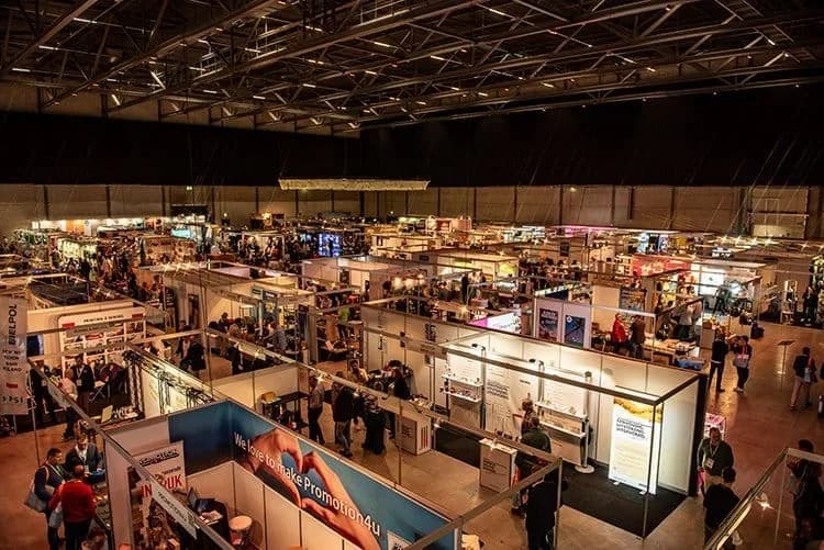 Schau dir hier das Aftermovie der PromZ Product Première an