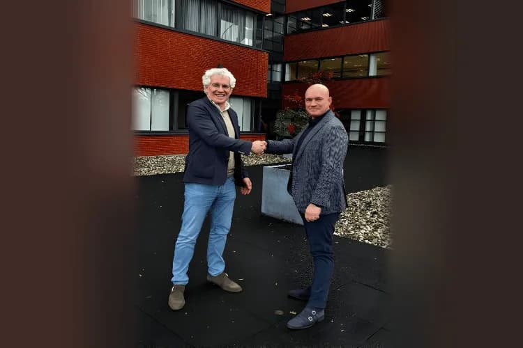 Abgehender CEO Rob Looye begrüßt Tom te Riele als neuen CEO der Plato Group